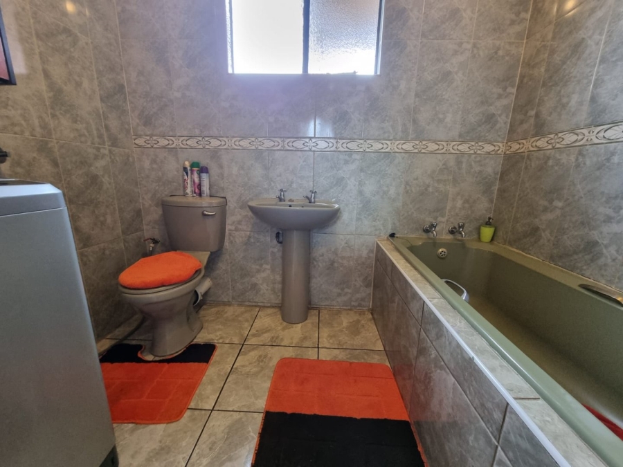 2 Bedroom Property for Sale in Thorisong Free State